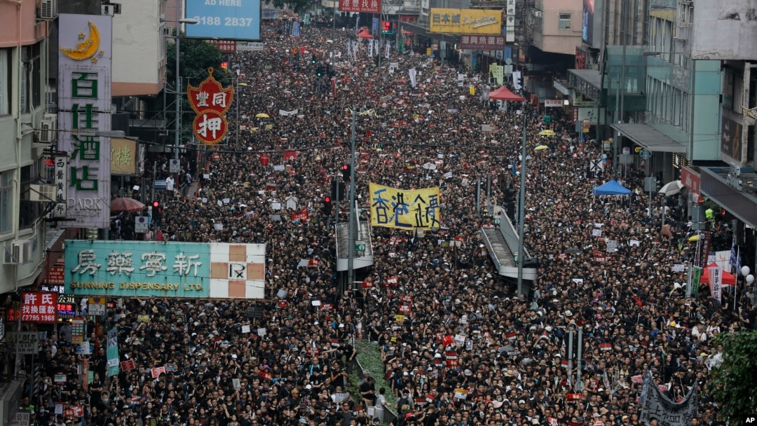 数以万计的民众6月16日星期天走上街头抗议香港政府的反送中条列