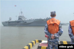 美國海軍第七艦隊指揮艦“藍嶺號”日前抵達上海。（視頻截圖）