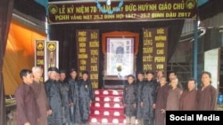 Sinh hoạt của Nhóm Hòa Hảo Thuần túy ở tỉnh An Giang.
