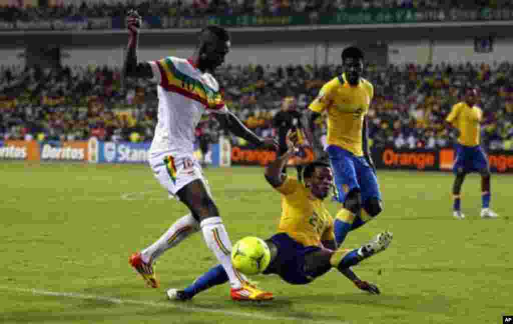 Gabon's Charly Moussono challenges Mali's Modibo Maiga (L) during their African Cup of Nations quarter-final soccer match at the Stade De L'Amitie Stadium in Gabon's capital Libreville, February 5, 2012.
