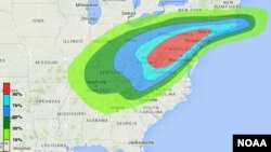 En esta gráfica de la NOAA él area verde es lluvia, la azul y celeste es nieve y la roja, lo peor de la tormenta de nieve.