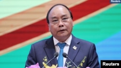 Thủ tướng Nguyễn Xuân Phúc, tại một cuộc họp Chính phủ hôm 4/9, nói rằng Việt Nam đã đấu tranh bằng mọi biện pháp để chống lại các hoạt động vi phạm chủ quyền trên Biển Đông.