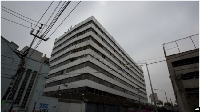 Finca de la calle San Antonio Abad 122, donde un edificio de cuatro plantas se vino abajo, tras un sismo de magnitud 7,1, un mes después del terremoto; su demolición fue un año más tarde.