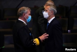 NATO Genel Sekreteri Jens Stoltenberg ve Oramiral Rob Bauer