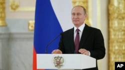 Discours du président russe Vladimir Poutine au Kremlin, à Moscou, le 27 juillet 2016 durant une réception pour l'équipe des Jeux olympiques de la Russie. 