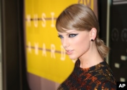 FILE - Taylor Swift arrives at the MTV Video Music Awards at the Microsoft Theater. Swift filed a counterclaim Wednesday in a groping lawsuit.