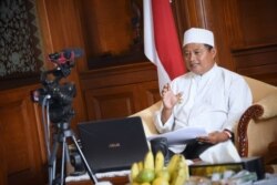 Wakil Gubernur Jabar Uu Ruzhanul Ulum memimpin video conference dengan perwakilan pengurus pondok pesantren se-Jabar jelang new normal di lingkungan pesantren, dari Gedung Sate, Kota Bandung, Jumat (5/6). (Courtesy: Humas Jabar)