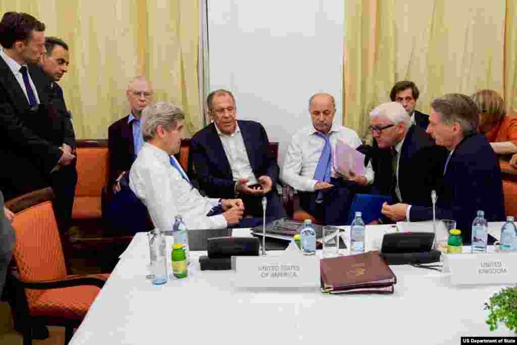 گفتگوی غیررسمی پنج وزیر خارجه عضو گروه ۱+۵ در غیاب وزیر خارجه چین - ۷ ژوئیه ۲۰۱۵