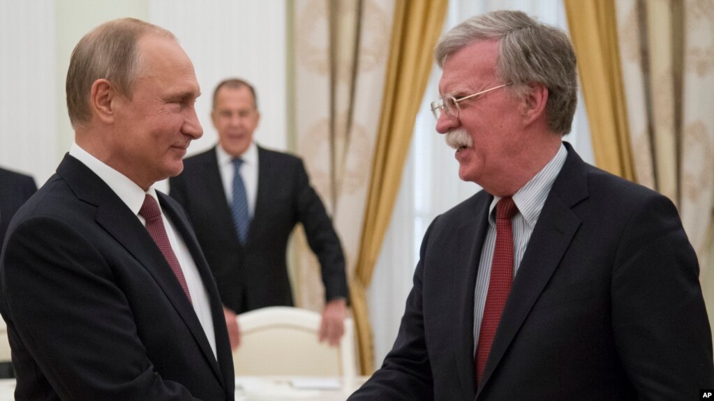 El presidente ruso, Vladimir Putin, (izquierda) recibiÃ³ al asesor de Seguridad Nacional de EE.UU., John Bolton, el miÃ©rcoles, 27 de junio de 2018 en MoscÃº.