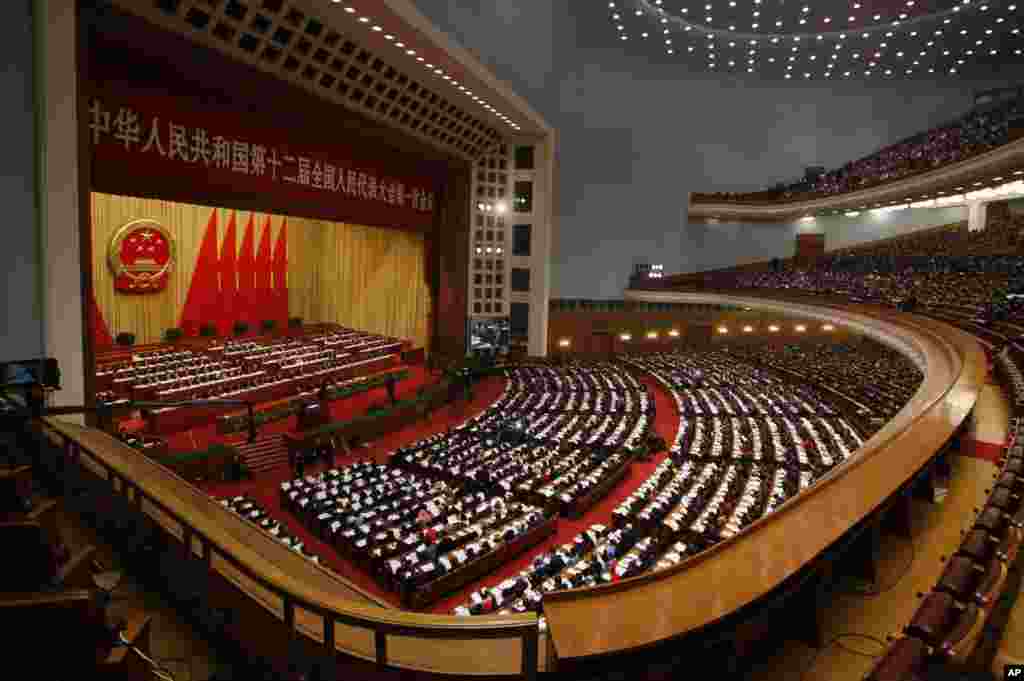 Chinese Premier Wen Jiabao gives the work report at the annual National People's Congress in Beijing's Great Hall of the People, March 5, 2013.