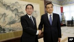 2016年4月30日中國總理李克強在北京中南海會見了日本外相岸田文雄（左)資料照。
