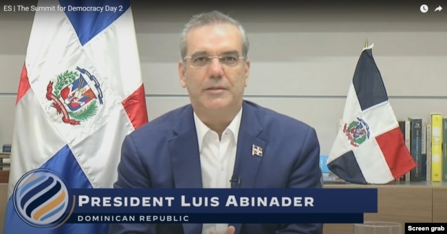 El presidente de República Dominicana, Luis Abinader, interviene en la Cumbre para la Democracia el 10 de diciembre de 2021.