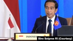 Presiden Joko Widodo saat menghadiri KTT ASEAN -Australia yang diselenggarakan secara virtual. Presiden menyampaikan keprihatinan Indonesia terhadap rencana Australia mengembangkan kapal selam bertenaga nuklir. (Foto: Courtesy/Biro Setpres)
