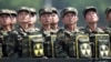 سربازان کره شمالی در مقابل رهبر این کشور رژه می روند- ژوئیه ۲۰۱۳ 