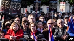 French Armenians listen to the speech of French President Francois Hollande during a ceremony marking the 102nd anniversary of the slaying of Armenians by Ottoman Turks, in Paris, April 24, 2017.