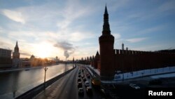  Moskva river, the Kremlin during sunset in the capital Moscow 2015. REUTERS/Maxim Zmeyev 