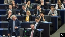 FILE - European Commission President Jean-Claude Juncker, left, speaks at the European Parliament in Strasbourg, eastern France, Nov.13, 2018. 