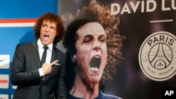 "Quiero salir a la cancha lo antes posible", dijo David Luiz. "No veo la hora de jugar mi primer partido para PSG".