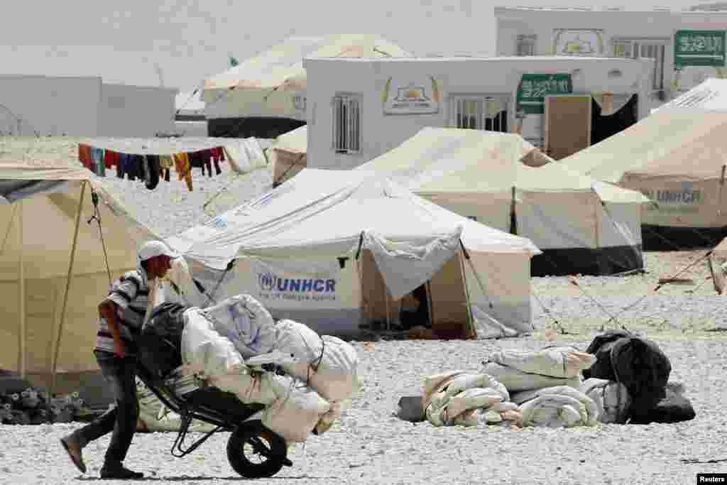 اقوام متحدہ کے اندازوں کے مطابق شام کے اندراج شدہ پناہ گزینوں کی تعداد لگ بھگ 16 لاکھ ہے.