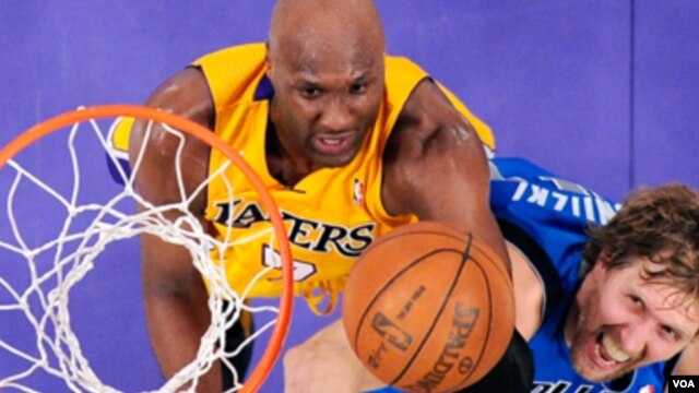 Lamar Odom (izquierda) fue encontrado inconsciente en un burdel de Nevada.