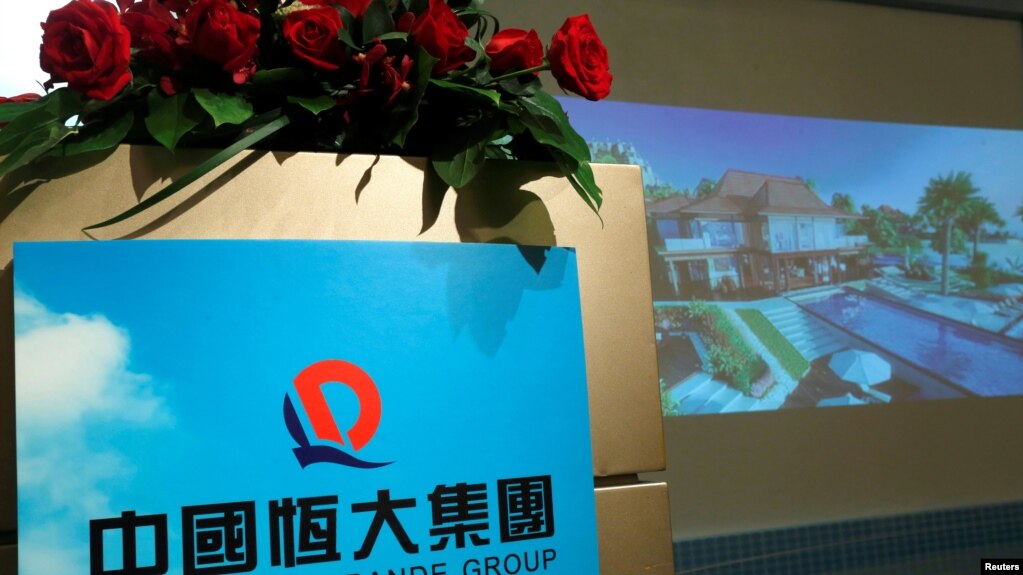 中国著名房地产公司“恒大”在香港记者会上放映的推广房地产的画面（2016年8月30日）(photo:VOA)