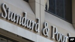 Po prvi put u povijesti Standard & Poor's smanjio američki bonitet