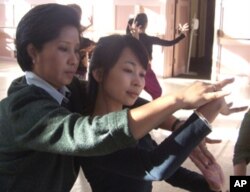 Choreographer Sophiline Cheam Shapiro during a classical dance lesson