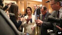 Lãnh tụ Khối Thiểu số Hạ viện Nancy Pelosi, nói với các phóng viên tại Điện Capitol ngày 7/2/2018 về nỗ lực bỏ phiếu bảo vệ "Dreamer".