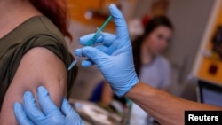 ARHIVA - Vakcinacija u Nemačkoj (Foto: Rojters/Hannibal Hanschke)