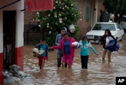Bão Patricia ập vào Mexico với sức gió mạnh nhất từng ghi nhận được ở tây bán cầu.