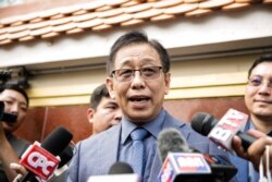 Ky Tech, a government lawyer, talks to reporters in front of the Phnom Penh Municipal Court after Kem Sokha's Trial ended on January 16, 2020. (Malis Tum/VOA Khmer)