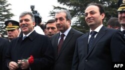 Cumhurbaşkanı Gül, Diyarbakır Belediye Başkanı Osman Baydemir'le (sağda)