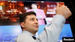 L'humoriste Volodymyr Zelensky, en tête du premier tour de la présidentielle ukrainienne.