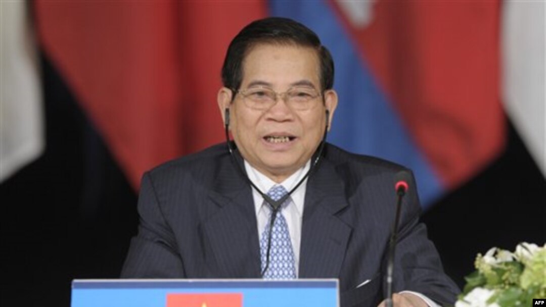 Ông Nguyễn Minh Triết lúc còn tại chức. Ông từng phát biểu: "Có người ví von Việt Nam, Cuba như là trời đất sinh ra, một anh ở phía ... đông, một anh ở phía tây. Chúng ta thay nhau canh giữ hòa bình cho thế giới. Cuba thức thì Việt Nam ngủ. Việt Nam gác thì Cuba nghỉ."