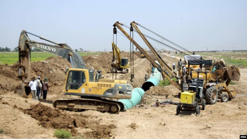 Iranian construction crews work on a water distribution project called Ghadir in the southwestern province of Khuzestan, July 2, 2018. The project is aimed at resolving clean-water shortages that triggered several days of mass streets protests in the region beginning June 29. 