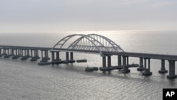 Так называемый "Крымский мост" через Керченский пролив. 