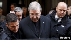 Kardinal Australia George Pell (tengah), mantan pejabat tinggi Vatikan yang dinyatakan bersalah dalam kasus pelecehan seksual terhadap anak-anak (foto: ilustrasi).