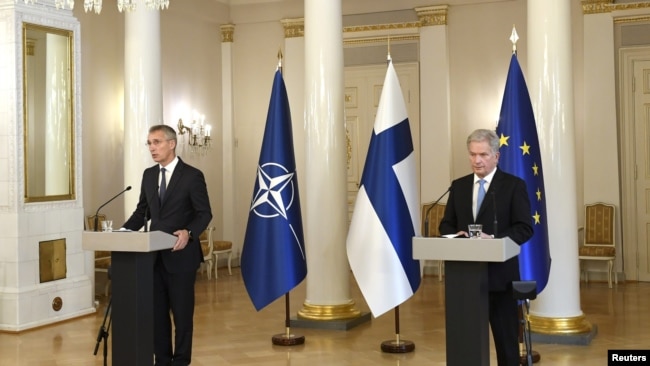 Sekretari i Përgjithshëm i NATO-s, Jens Stoltenberg dhe Presidenti i Finlandës, Sauli Niinistö në një konferencë shtypi në Helsinki, të mbajtur më 25 tetor të vitit 2021.
