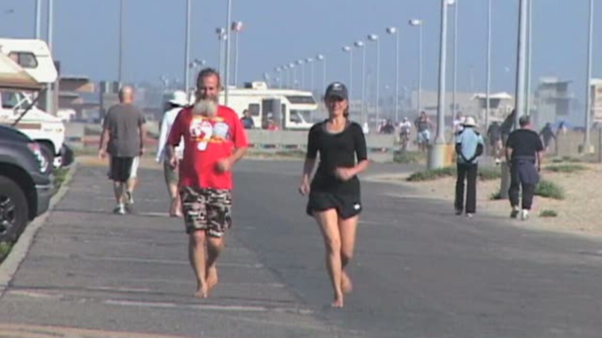 Growing Number of Runners Opt to Run in Bare Feet