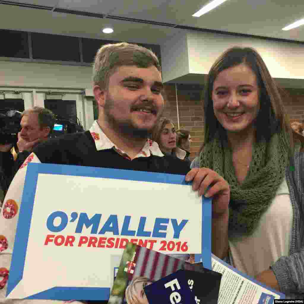 Student supporters for Democratic presidential candidate Martin O'Malley rally in Des Moines, Iowa. The state's first-in-the-nation caucuses kick off the U.S. primary election season Monday.