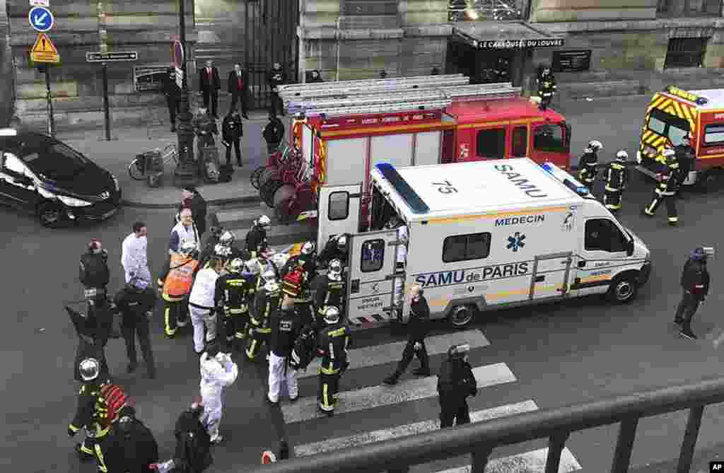 مرد مهاجمی که قمه به دست داشت با فریاد الله اکبر به سمت پلیس در ورودی موزه لوور پاریس حمله کرد. تنها یک پلیس زخمی و مهاجم بازداشت شد. 