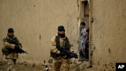 افغانستان میں تعینات برطانوی فوجی۔ فائل فوٹو