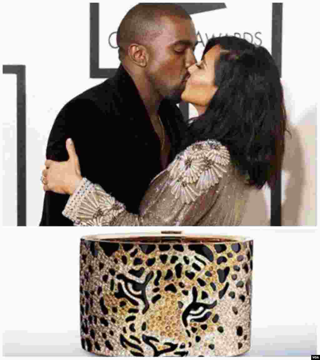 Kanye West presenteou sua esposa, Kim Kardashian, com um bracelete da joalheria Cartier de 73 mil dólares. A jóia tem o desenho de uma pantera e é feito com diamantes, esmeraldas e ouro. 