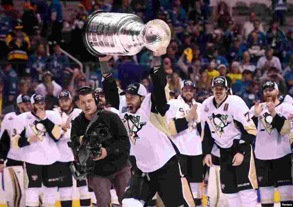 Pittsburgh Penguins center Matt Cullen (7) hoists the Stanley Cup after defeating the San Jose Sharks in game six of the 2016 Stanley Cup Final at SAP Center at San Jose. Mandatory Credit: Gary A. Vasquez-USA TODAY Sports.