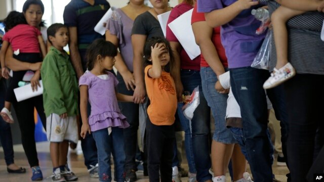 En el año fiscal 2014 la Patrulla Fronteriza de Estados Unidos aprehendió a 68.541 menores no acompañados y 68.445 familias.
