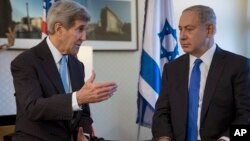 U.S. Secretary of State John Kerry, left, speaks with Israeli Prime Minister Benjamin Netanyahu during a meeting in Berlin, Germany, Oct. 22, 2015. 