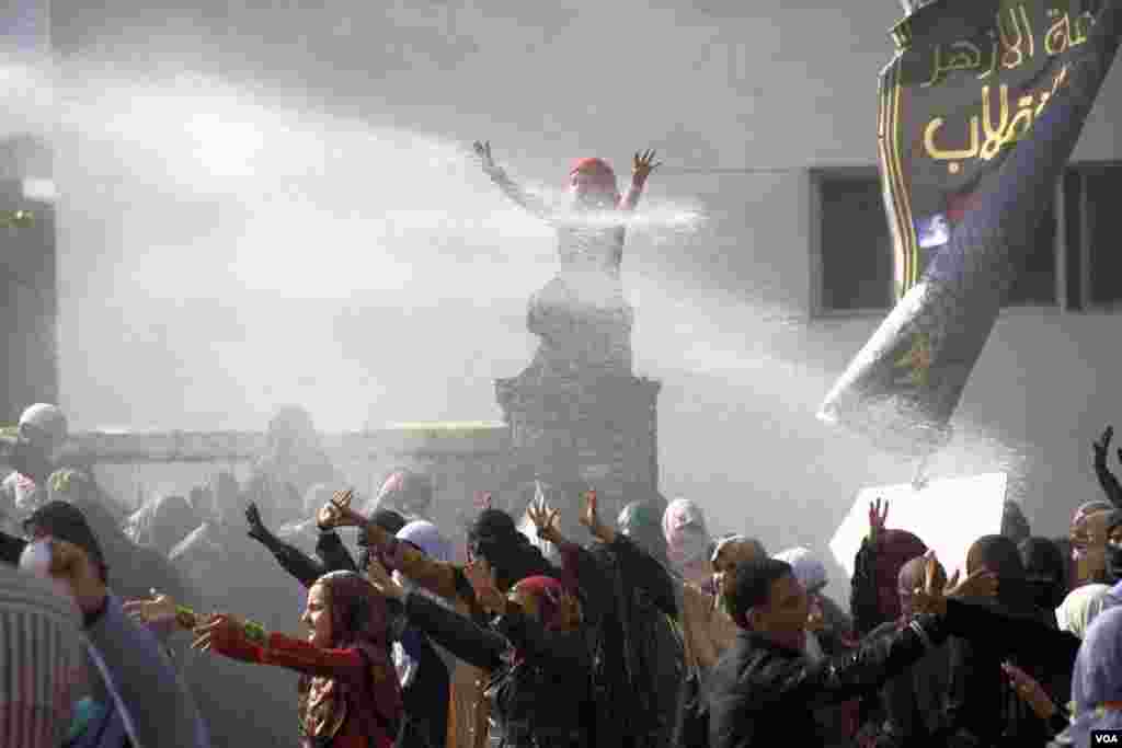Water cannon are fired on female Islamist students during a protest at Al-Azhar University in Cairo, Dec. 11, 2013. (Hamada Elrasam for VOA)