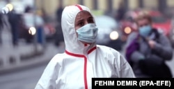 A woman wearing a face mask walks in Sarajevo, in the midst of the COVID-19 coronavirus pandemic, in Sarajevo, Bosnia and Herzegovina, 10 November 2020. EPA-EFE/FEHIM DEMIR