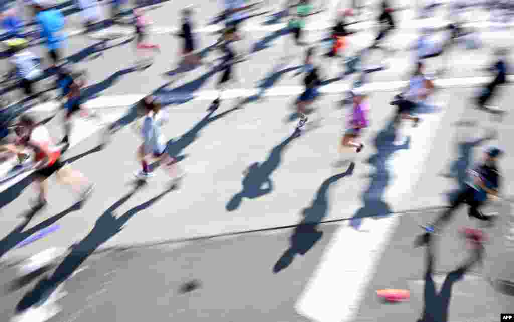 Runners cross the Verrazano Narrow Bridge during the 2019 TCS New York City Marathon..