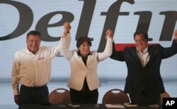 Schoolteacher-turned-politician and Mexico state gubernatorial candidate for the National Regeneration Movement, or MORENA, Delfina Gomez, center, greets supporters at her party's headquarters in Toluca, Mexico, June 4, 2017.